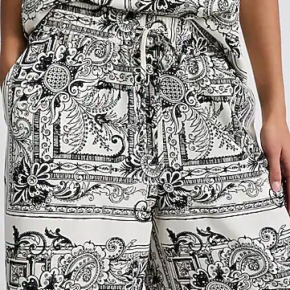 NWT EXPRESS High waisted design wide leg pants Size Small - Picture 3 of 10